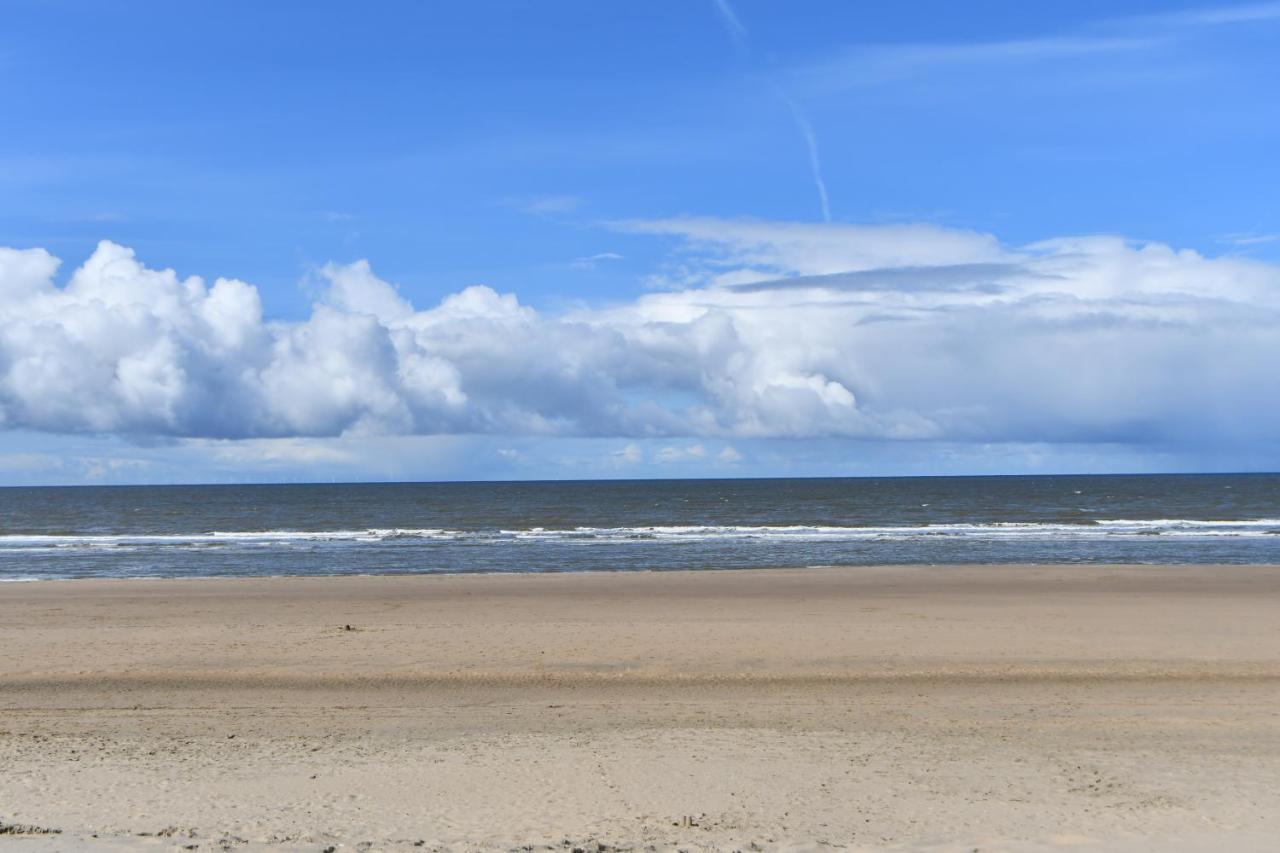 Met Frontaal Zeezicht In Apartment Bloemendaal