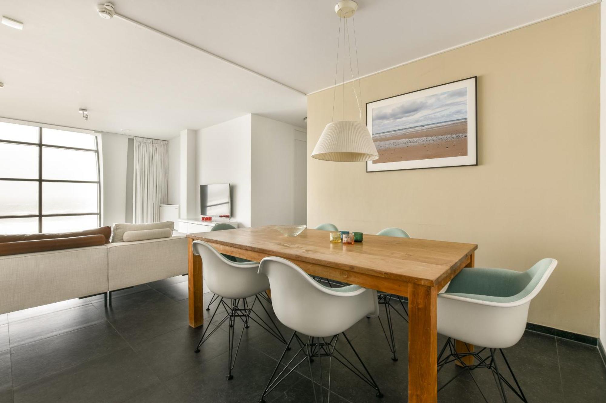 Apartment Met Frontaal Zeezicht In